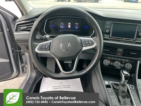 Used 2024 Volkswagen Jetta SE FWD image 21