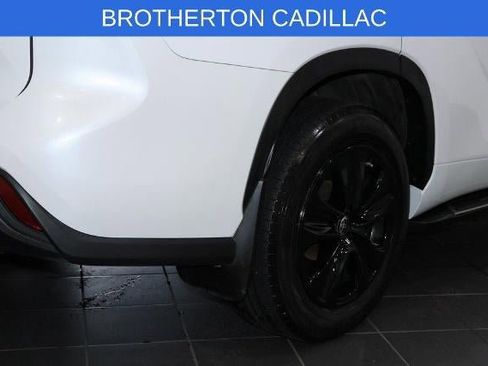 Used 2024 Toyota Highlander XLE image 14