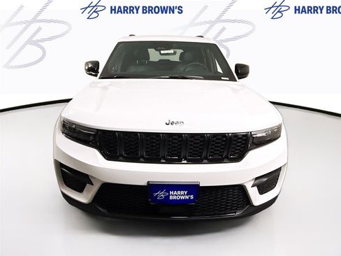 New 2025 Jeep Grand Cherokee Altitude image 27