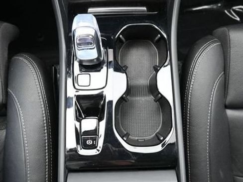 Used 2024 Volvo XC40 B5 Plus w/ Climate Package AWD/4WD image 11