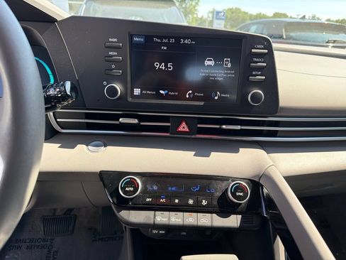 Certified 2025 Hyundai Elantra Hybrid FWD image 22