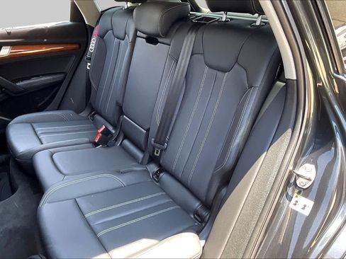 Used 2023 Audi Q5 2.0T Premium Plus w/ Premium Plus Package AWD/4WD image 21