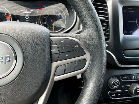 Used 2019 Jeep Cherokee Latitude w/ Popular Appearance Group FWD image 12