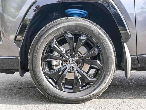 Used 2022 Toyota RAV4 SE image 12