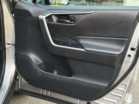 Used 2025 Toyota RAV4 LE AWD/4WD image 11