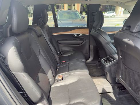 Certified 2022 Volvo XC90 T6 Momentum w/ Advanced Package image 31