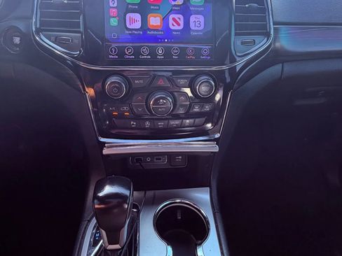 Used 2020 Jeep Grand Cherokee Altitude image 12