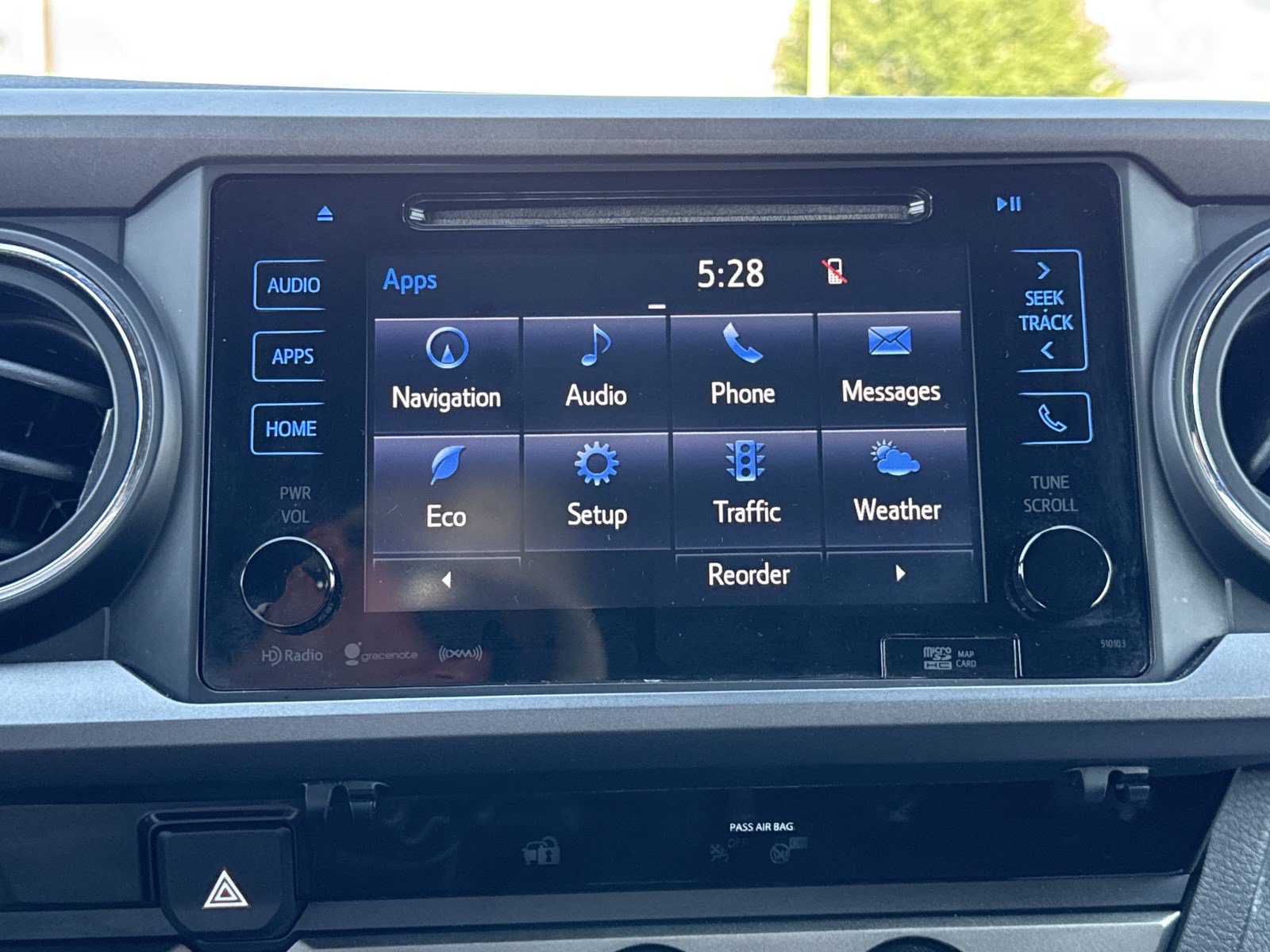 Used 2018 Toyota Tacoma TRD Off-Road w/ Technology Package AWD/4WD image 25