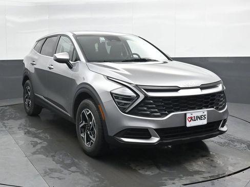 Used 2025 Kia Sportage LX image 4