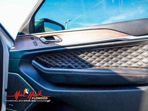 Used 2022 Jeep Grand Cherokee L Summit w/ Luxury Tech Group V image 20