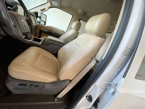 Used 2016 Ford F250 Lariat w/ Lariat Interior Package image 11