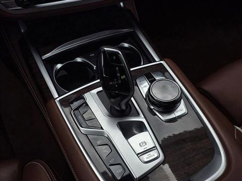 Used 2020 BMW 745e xDrive image 22