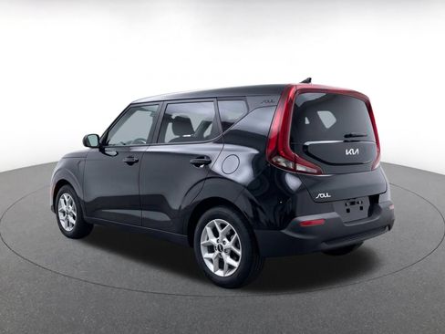 Used 2025 Kia Soul LX w/ LX Technology Package FWD image 7