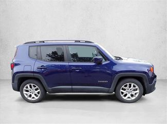 Used 2018 Jeep Renegade Latitude FWD video 3