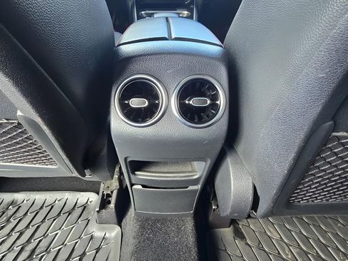 Used 2022 Mercedes-Benz GLB 250 4MATIC image 9
