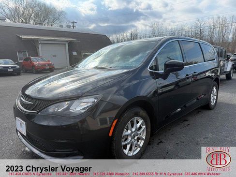 Used 2023 Chrysler Voyager LX FWD image 7