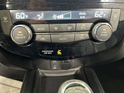 Used 2017 Nissan Rogue SL w/ SL Premium Package AWD/4WD image 17