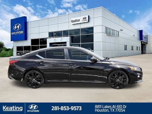 Used 2022 Nissan Altima 2.5 SR w/ Midnight Edition Package FWD image 4