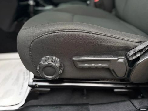 Used 2018 Jeep Wrangler Unlimited Sport S image 43