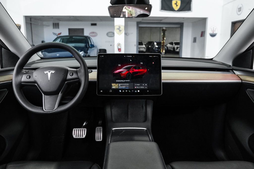 Used 2024 Tesla Model Y Performance AWD/4WD image 16