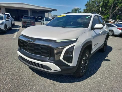 Used 2025 Chevrolet Equinox ACTIV w/ Safety and Technology Package FWD image 14