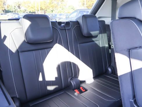 Used 2024 Volkswagen Tiguan SE w/ Panoramic Sunroof Package FWD image 41