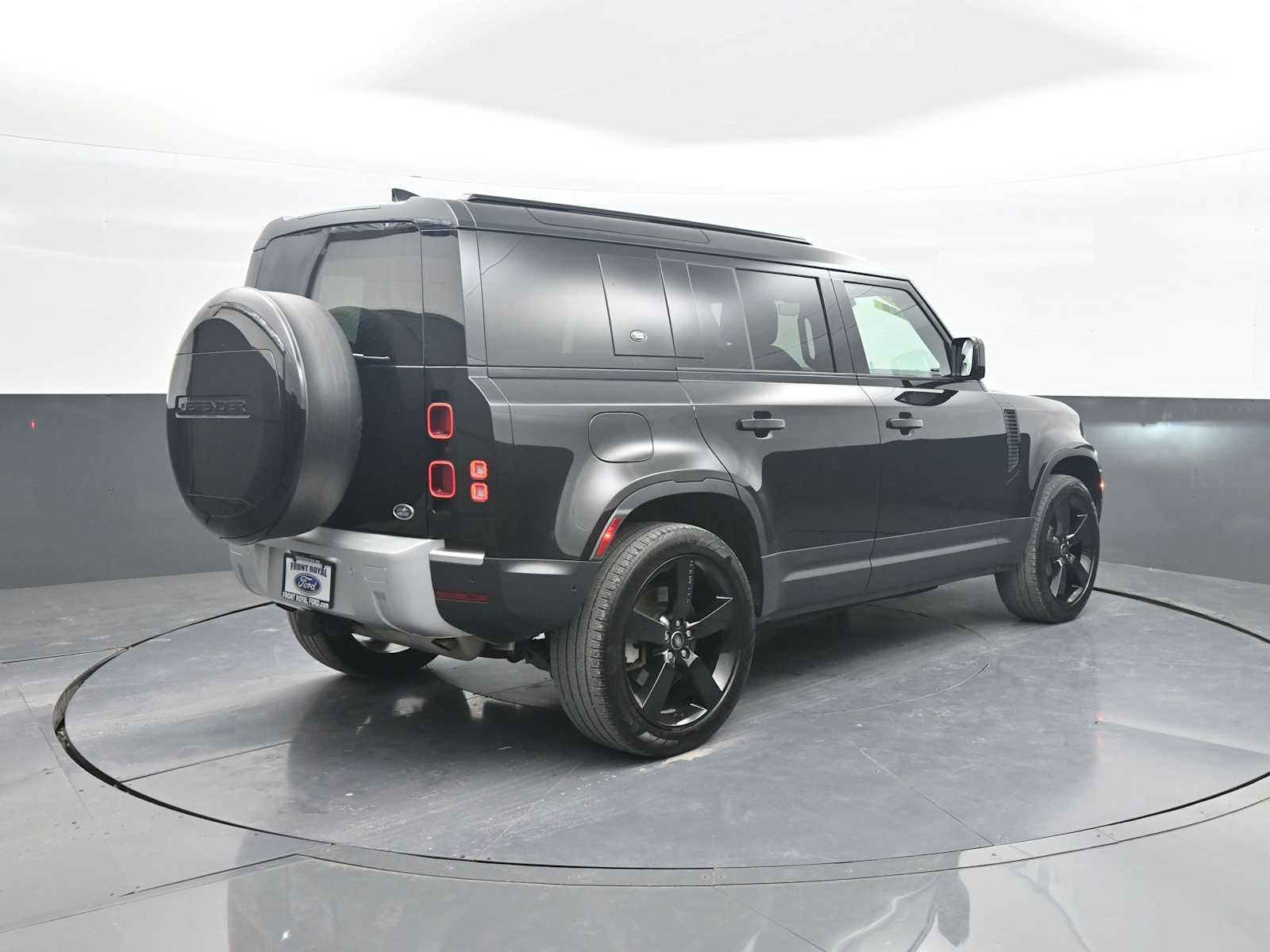 Used 2023 Land Rover Defender 110 SE AWD/4WD image 7