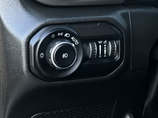 Used 2022 Jeep Wrangler Sport AWD/4WD image 30