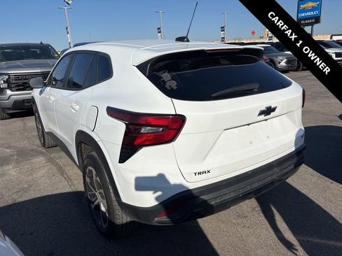 Used 2024 Chevrolet Trax RS image 3