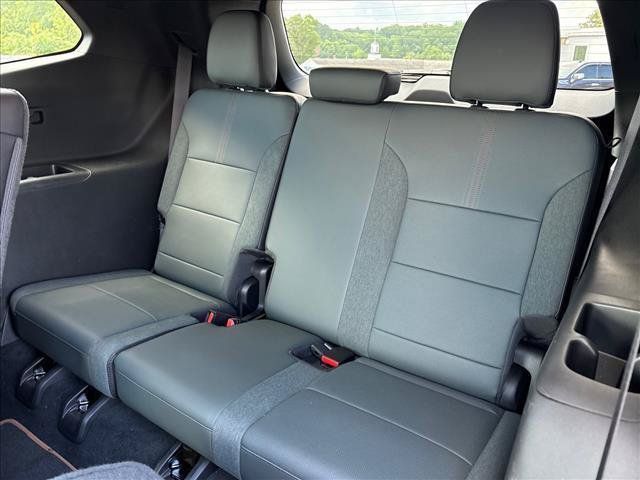Certified 2025 GMC Acadia AT4 AWD/4WD image 10