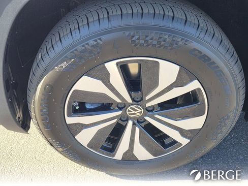 New 2026 Volkswagen Atlas Cross Sport SE image 11