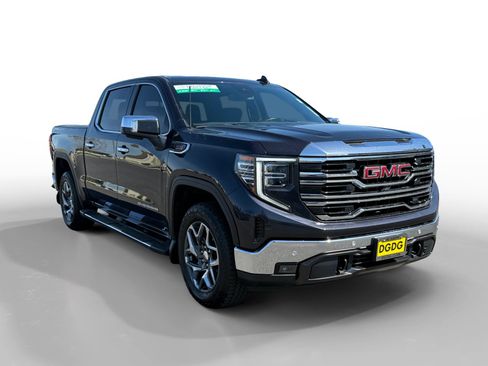 Used 2022 GMC Sierra 1500 SLT w/ SLT Premium Plus Package AWD/4WD image 7