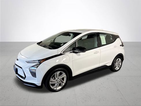 Used 2023 Chevrolet Bolt LT w/ Driver Confidence Package FWD image 2