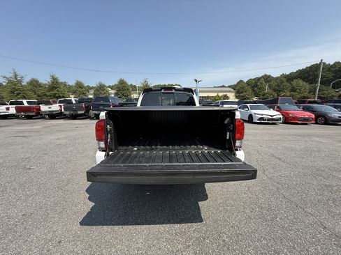 Used 2019 Toyota Tacoma SR w/ SX Package image 8