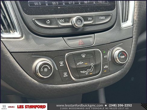 Used 2017 Chevrolet Malibu LT FWD image 31
