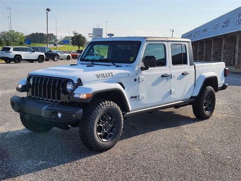 New 2023 Jeep Gladiator Willys image 4