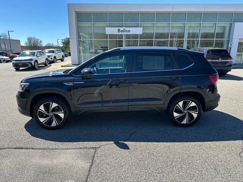 Certified 2024 Volkswagen Taos SE image 5