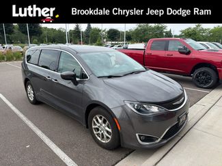 Used 2017 Chrysler Pacifica Touring Plus w/ Security Group FWD video 1