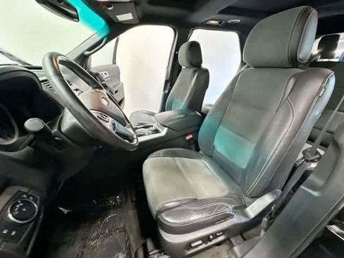 Used 2015 Ford Explorer XLT w/ Equipment Group 202A AWD/4WD image 17