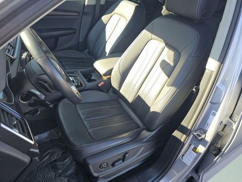 Used 2023 Audi Q5 2.0T Premium w/ Convenience Package image 6