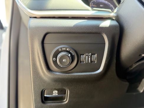 Used 2023 Jeep Grand Cherokee Limited AWD/4WD image 20