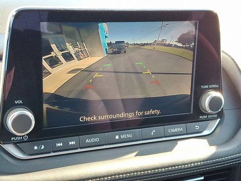 Used 2025 Nissan Rogue SV image 18