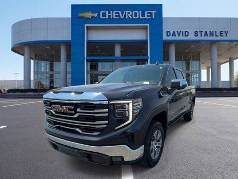 Used 2024 GMC Sierra 1500 SLT AWD/4WD image 3
