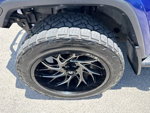 Used 2019 Jeep Wrangler Unlimited Sahara AWD/4WD image 11