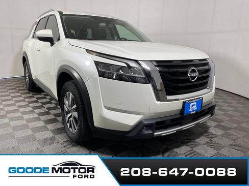Used 2022 Nissan Pathfinder SL w/ Cargo Package AWD/4WD image 2