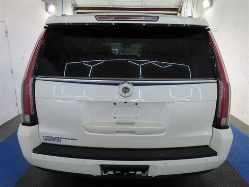 Used 2015 Cadillac Escalade ESV Luxury RWD image 11