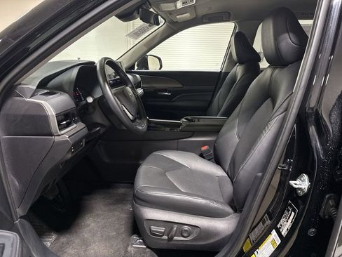 Used 2025 Toyota Grand Highlander FWD image 20