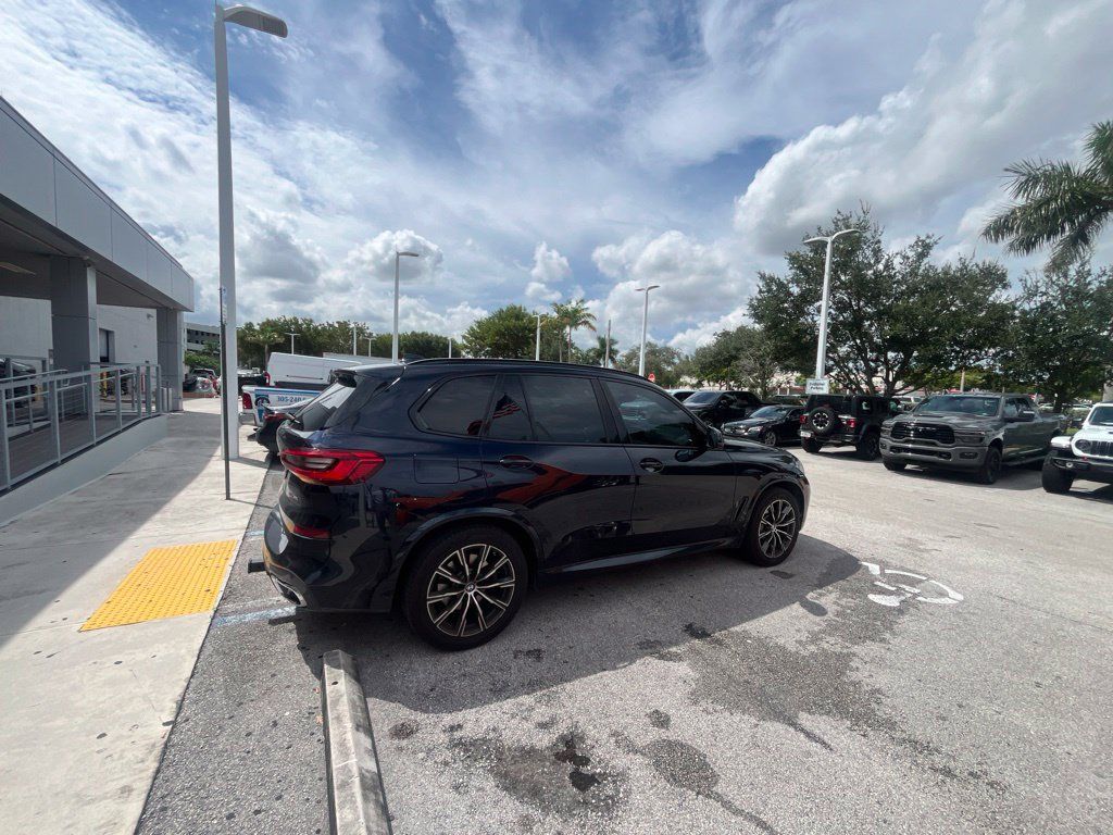 Used 2019 BMW X5 xDrive40i w/ M Sport Package AWD/4WD image 13