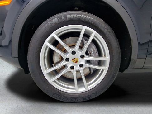 Used 2023 Porsche Cayenne image 34