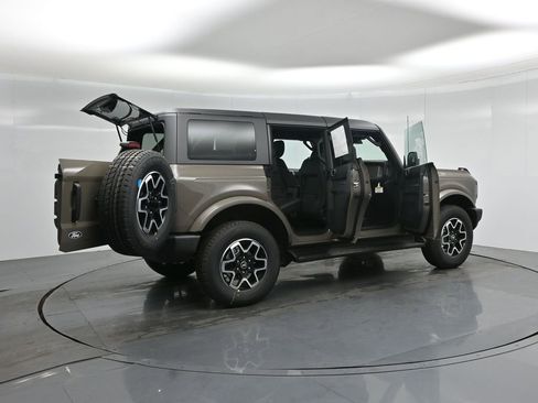 New 2026 Ford Bronco Outer Banks image 5